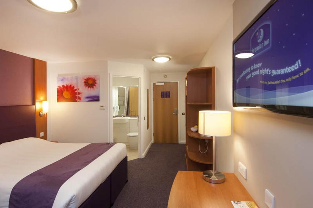 Premier Inn London Croydon South - A212 Extérieur photo