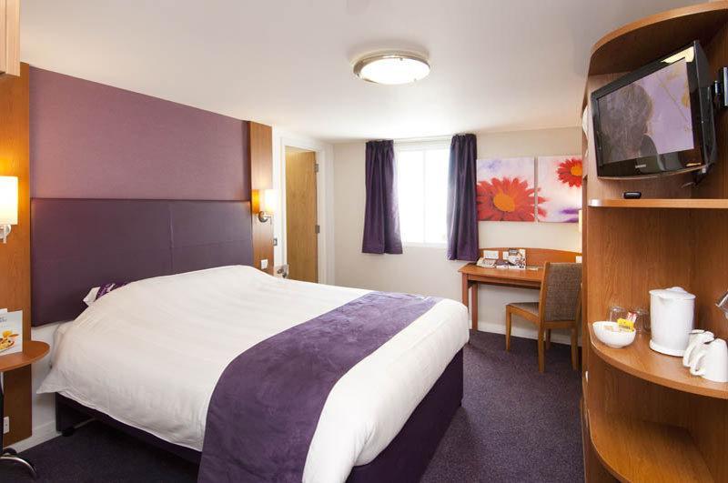 Premier Inn London Croydon South - A212 Extérieur photo