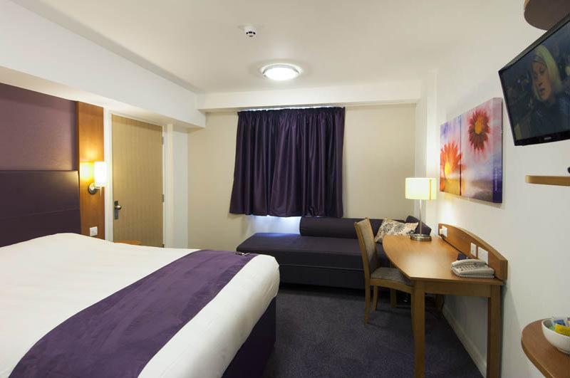 Premier Inn London Croydon South - A212 Extérieur photo